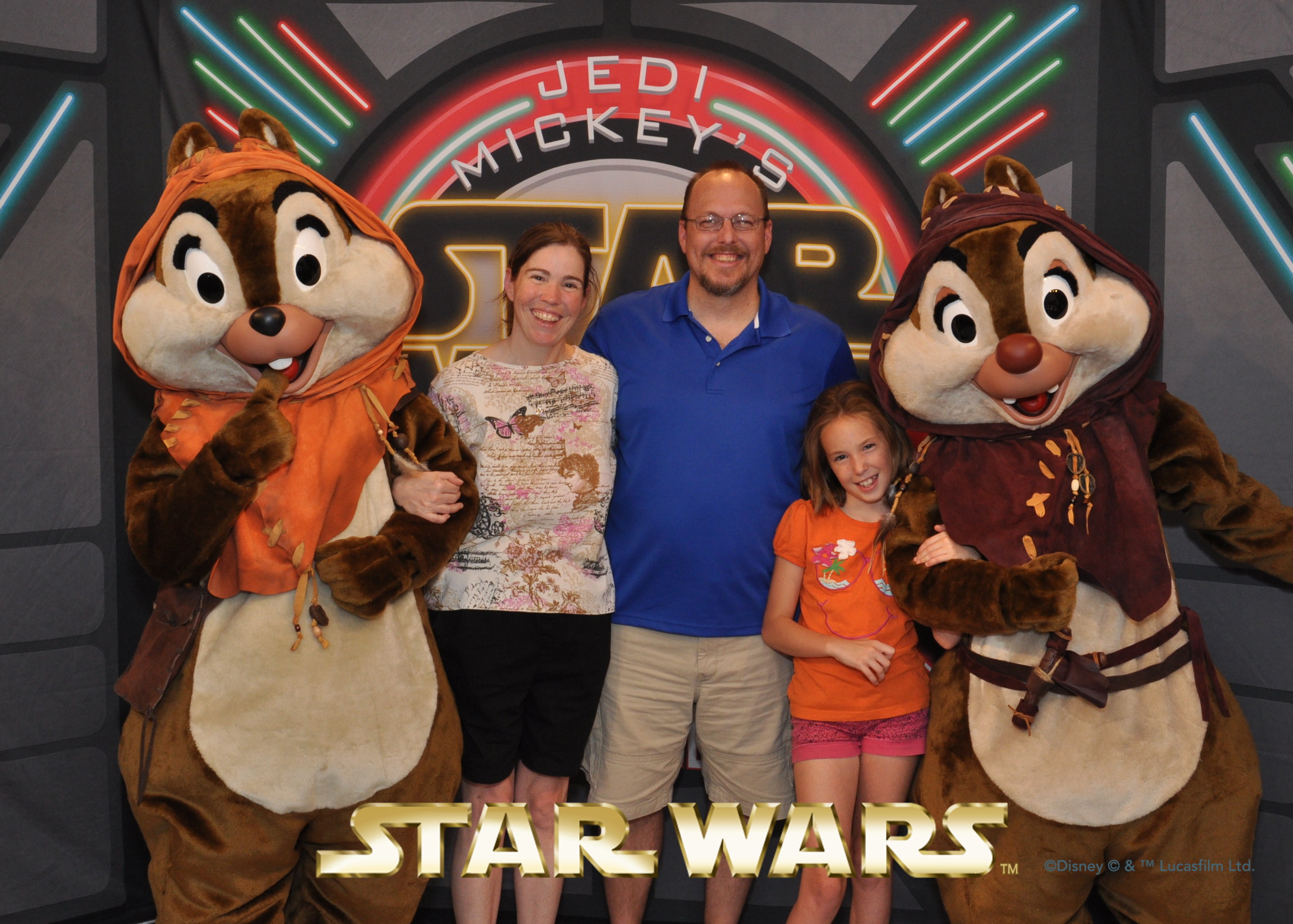 Chip n Dale at Jedi Mickey's Star Wars dinner